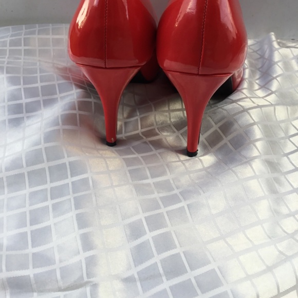 Women’s Delicacy Red Pumps - Picture 7 of 8